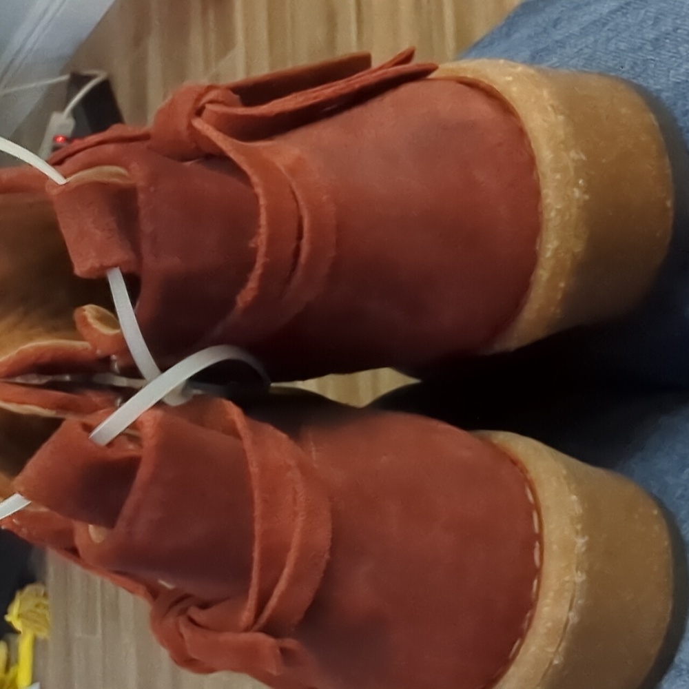 NWT Born Women's Ankle Boots in Burgandy Suede, Size 7.5 - Picture 4 of 6